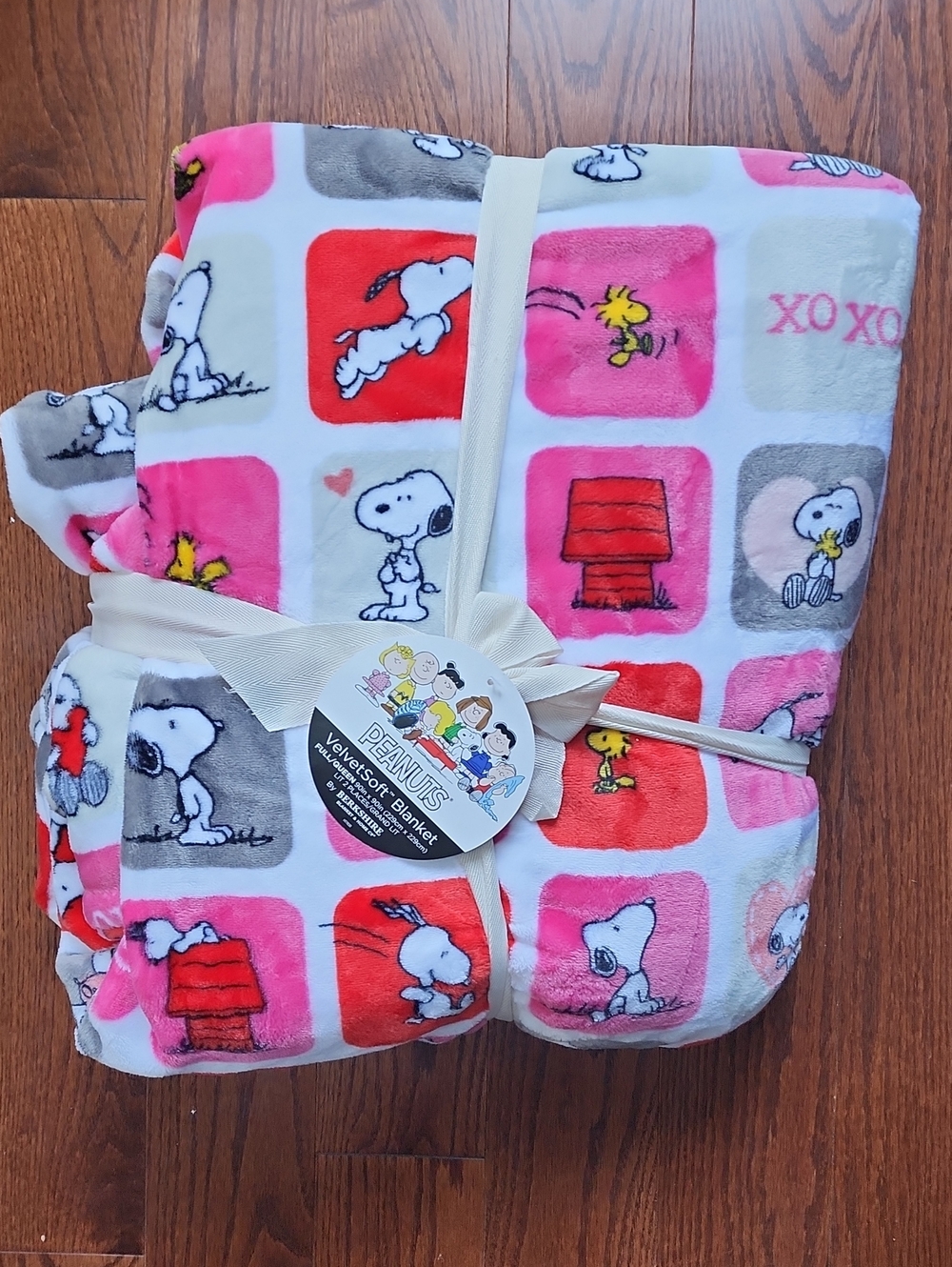 PEANUTS NWT FULL/QUEEN SIZE BLANKET